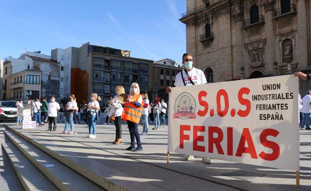 Los feriantes jienenses lanzan un grito de auxilio tras un año sin poder trabajar