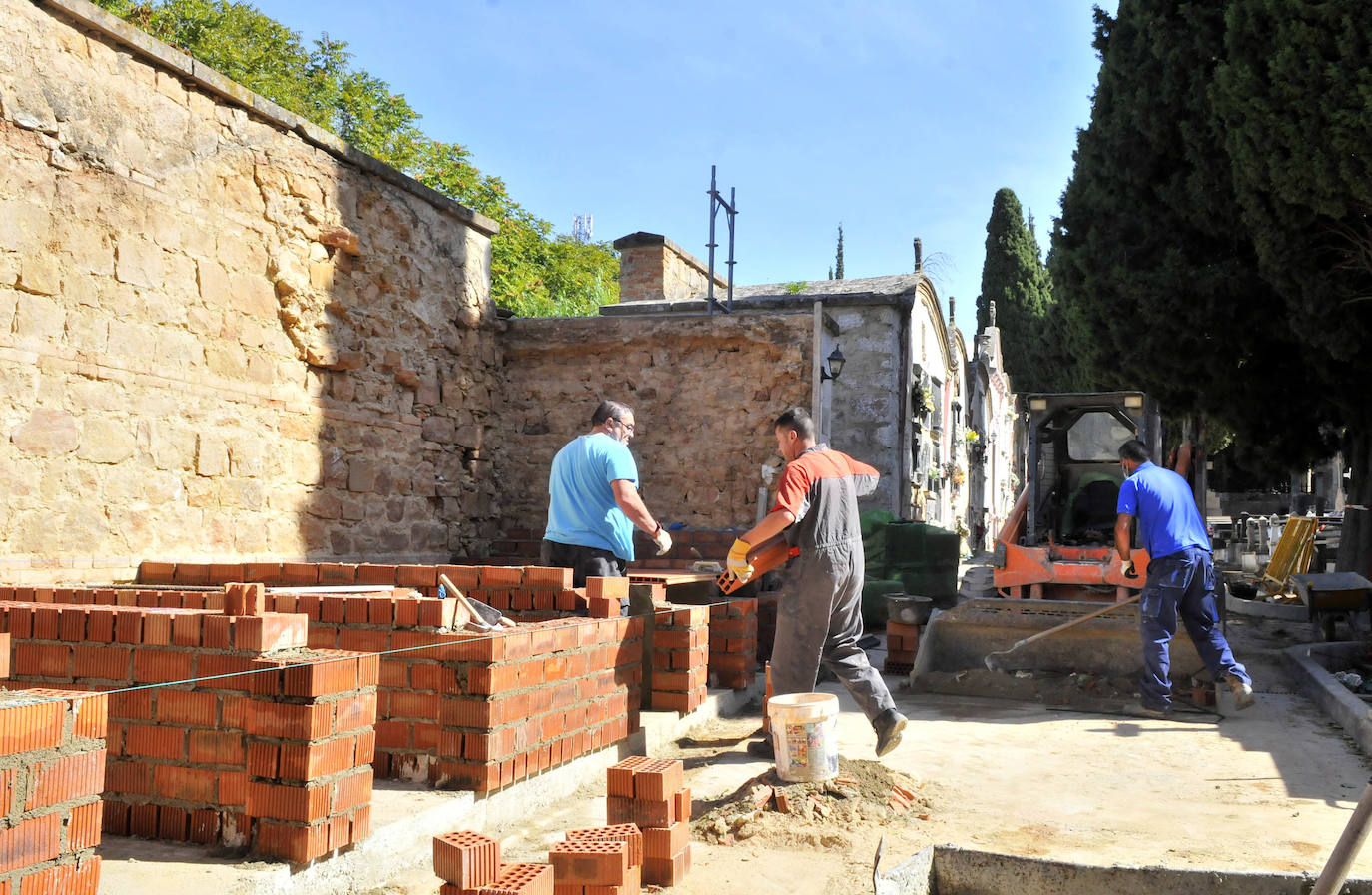 En ejecución la remodelación de los nichos del patio de Linarejos en el Cementerio de San José