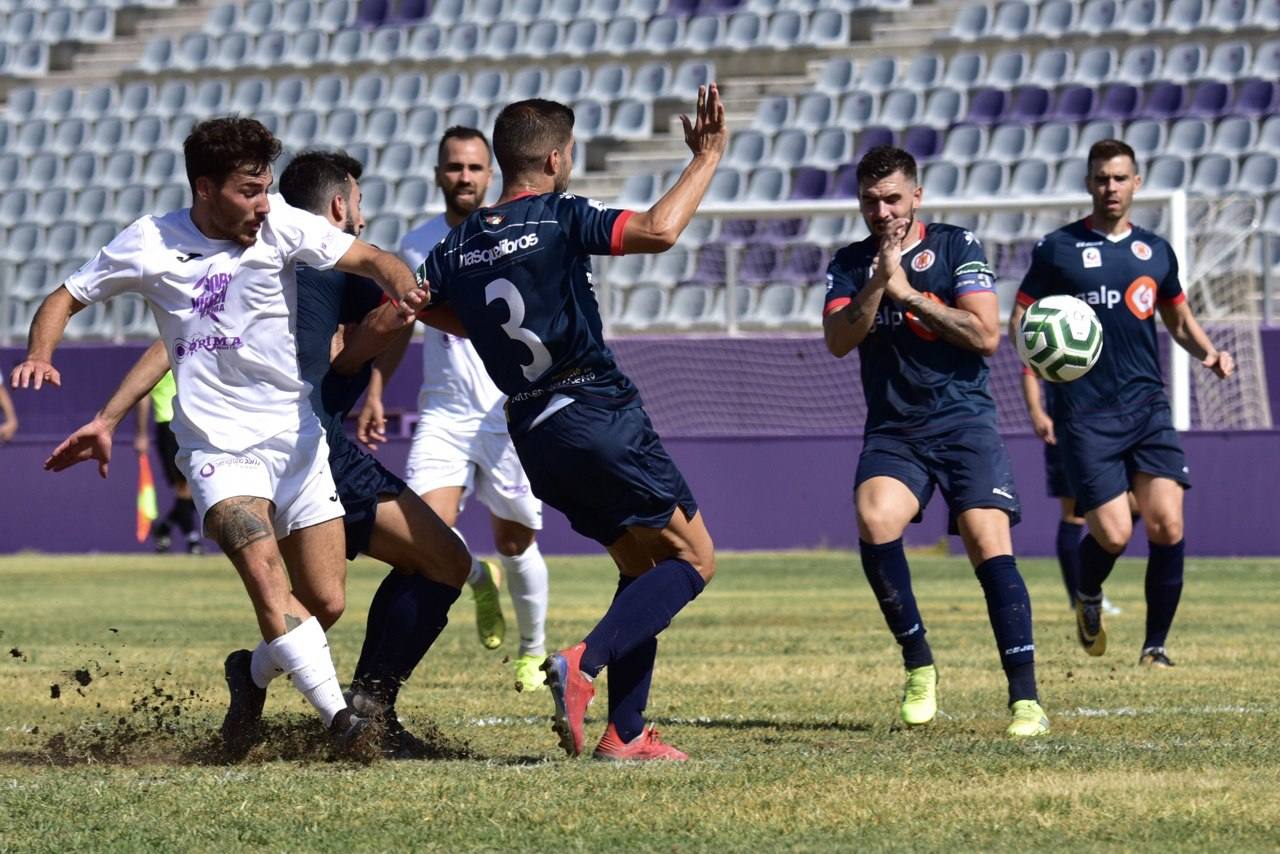 El Real Jaén echa más leña al fuego en el conflicto sobre las categorías base
