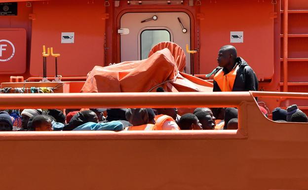 Casi 160 personas son atendidas en Almería tras ser rescatadas en pateras en las últimas horas