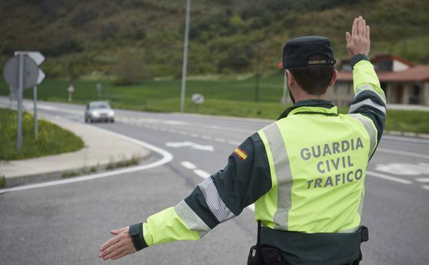 Detenido en Francia casi un año después de abandonar en un vial de Granada una grúa y un furgón