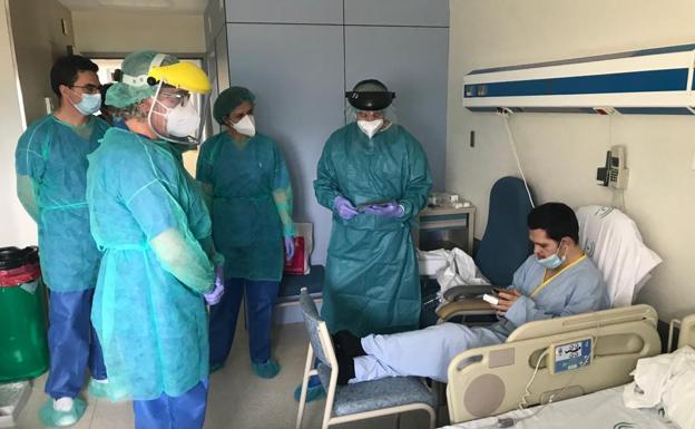 Almería vuelve a bajar del centenar de positivos y las hospitalizaciones siguen en descenso