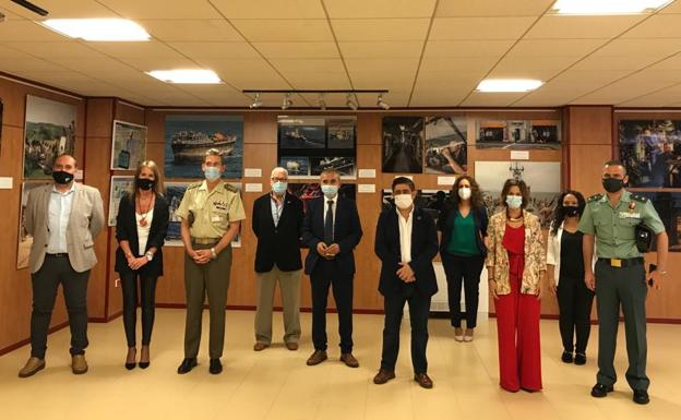 Mengíbar inaugura una muestra sobre la labor de las Fuerzas Armadas en el Índico