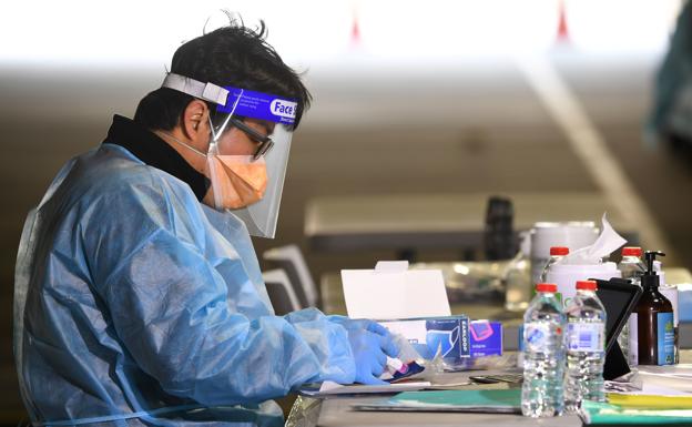 La inmunidad colectiva no acabará con el virus: la OMS rechaza esta opción