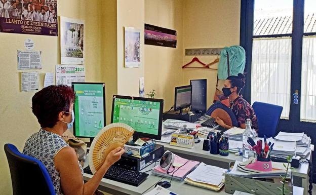 La Junta se enfrenta a una multa de hasta 40.000 euros por «estrés térmico» en la Audiencia de Granada