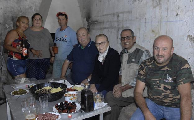 Alfornón se entrega a sus tradiciones tras terminar la recogida y prensado de la uva