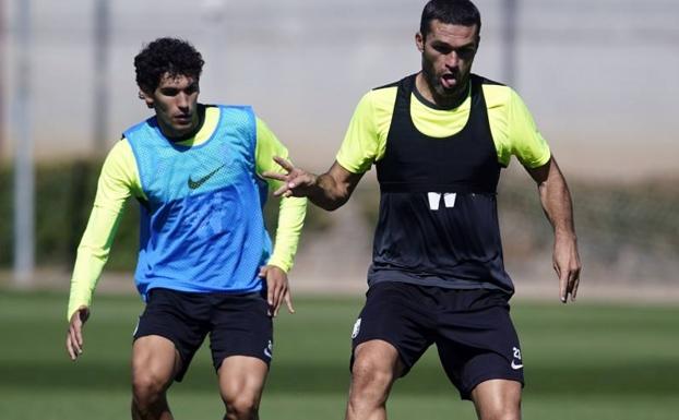 Montoro y Vallejo permanecen en el parte médico a dos días de la visita del Sevilla