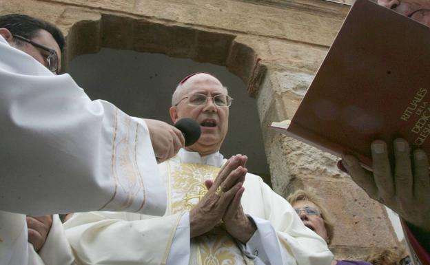 El obispo de Almería llama a «defender» la Constitución ante la amenaza de un «sistema totalitario»