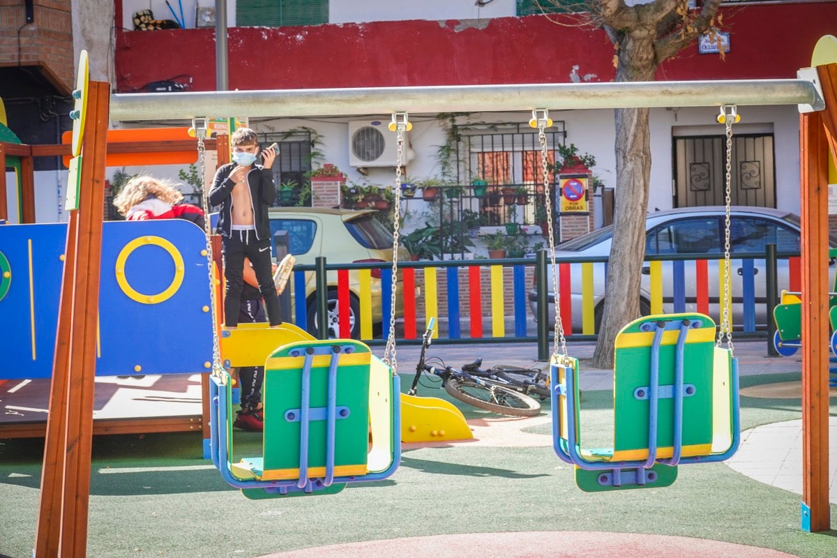 La frontera Covid es la barra de un bar: en Armilla no se puede entrar a las tabernas y en Padul, sí