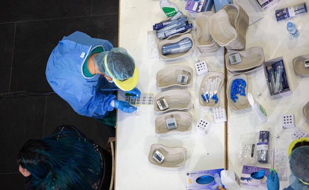 Bajan las hospitalizaciones, aunque aumenta la presión en UCI