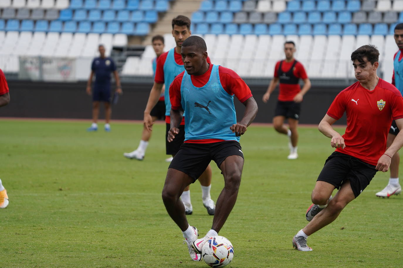 Akieme quiere ganar ya para que el Almería dé un golpe en la mesa