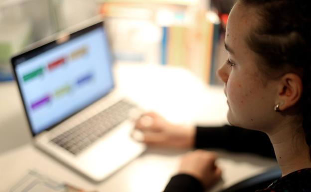 Educación revela que 60.000 alumnos andaluces no siguieron las clases on line en el confinamiento «por dejadez o desinterés»