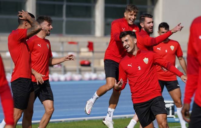 El Almería realiza una sesión de activación antes del partido