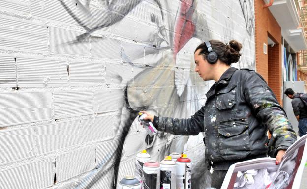 Una ruta llena de arte y colorido a gran escala por las calles de Linares