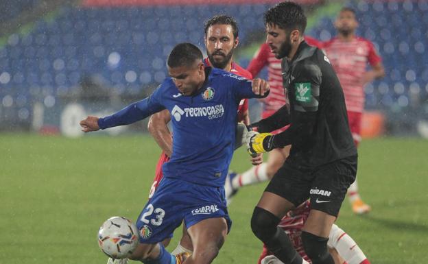 'Cucho' Hernández: «No fue penalti y el árbitro fue un poco irrespetuoso»