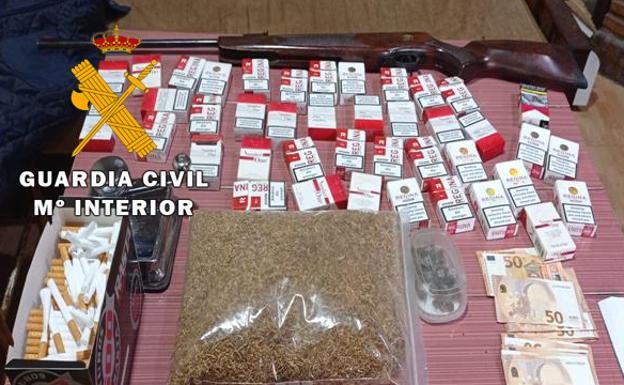 La Guardia Civil investiga a un hombre de 61 años por cultivar marihuana en una cochera de Lopera