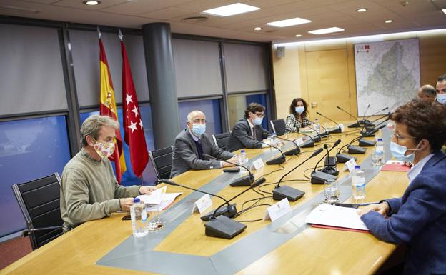 «Llevo saliendo de fiesta desde el primer confinamiento; si no me he contagiado ya, es que no lo voy a pillar»