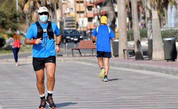 Almería supera los 80 ingresos por Covid y los contagios diarios siguen por encima de 200