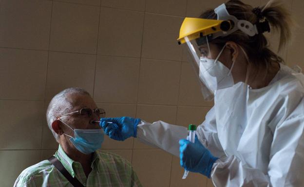 Un tercio de los fallecidos por la Covid son mayores residentes