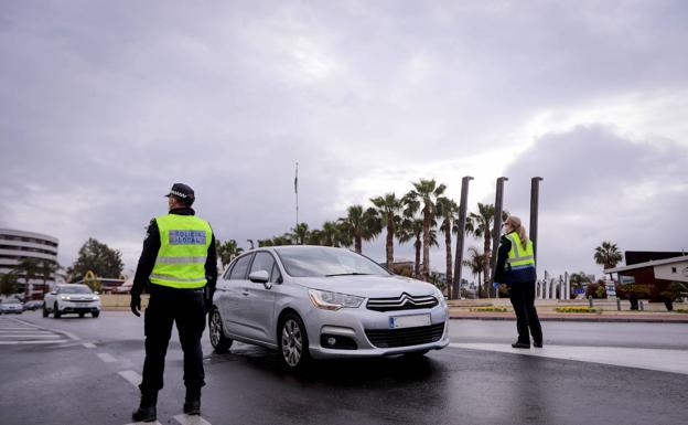 La Policía denuncia a seis conductores que se saltaron el confinamiento para viajar a Motril