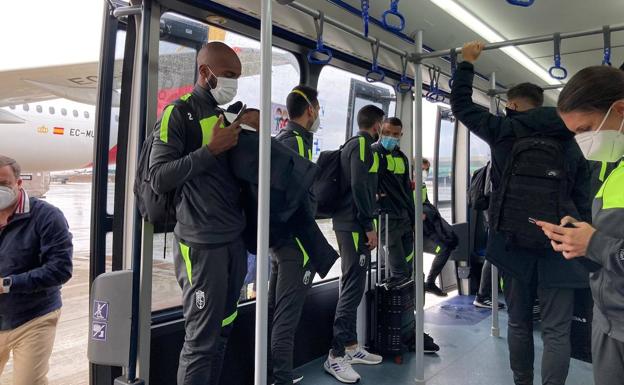 Foulquier reaparece con la opción de resolver el dilema en el lateral derecho