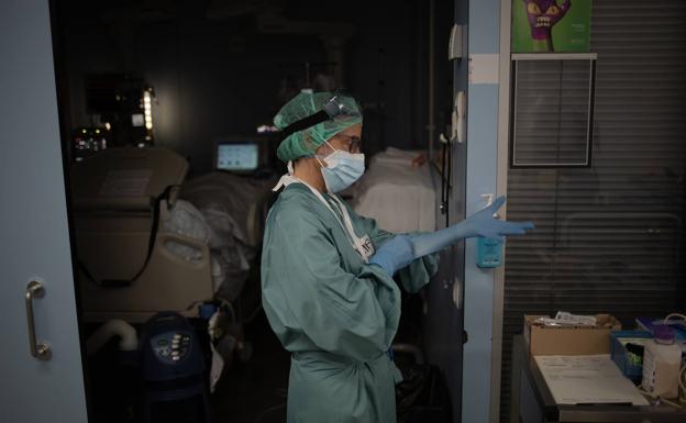 142 sanitarios de baja en la provincia de Jaén por padecer la Covid