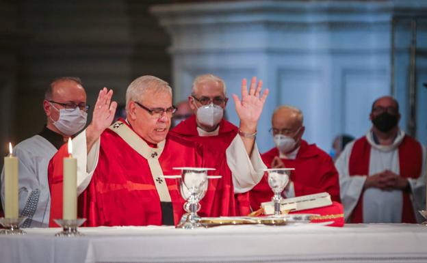 Las parroquias seguirán celebrando misa en Granada con limitación de aforo