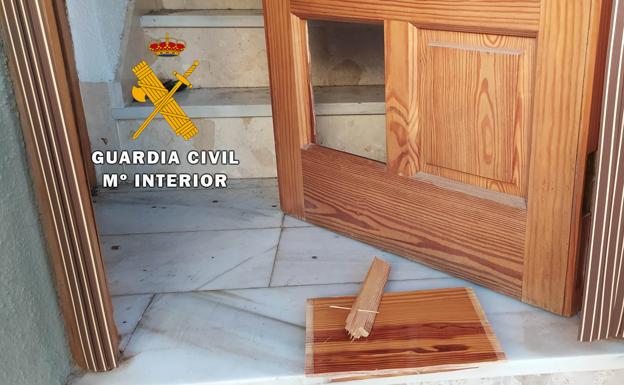 Dos detenidos y tres menores de edad investigados por el robo de una vivienda en Siles