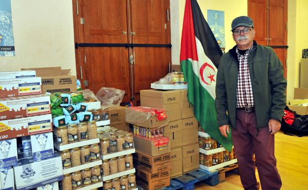'Amigos del Sáhara' reparte alimentos no perecederos a más de un centenar de vecinos saharauis