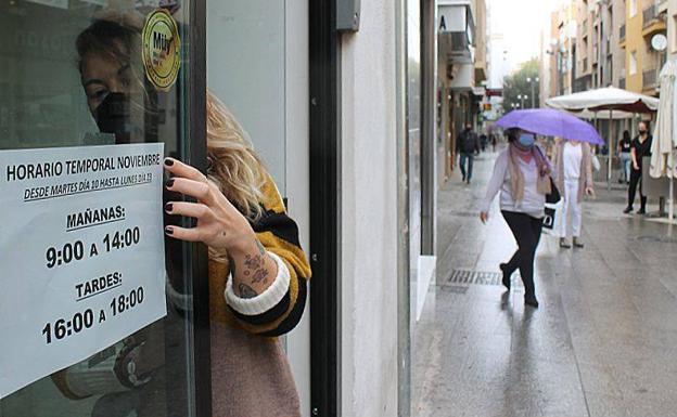 Comercios de Jaén adelantan sus horarios para bajar la persiana antes de las seis