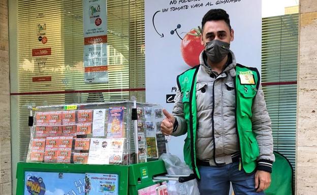 La ONCE reparte 350.000 euros en el Paseo de Almería