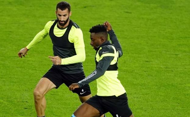 Gonalons y Eteki, los únicos aptos en una jornada de recuperación