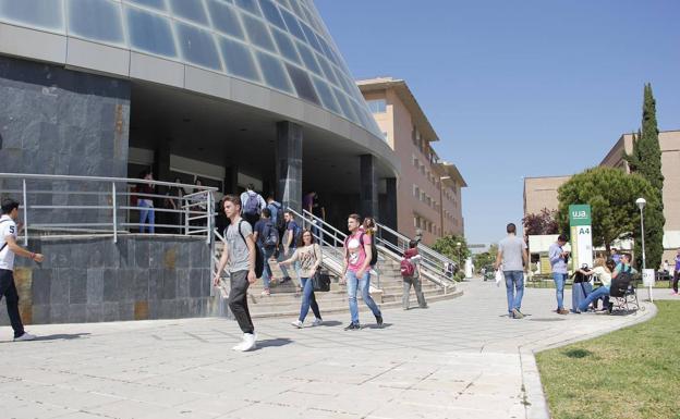La Universidad tendrá un nuevo acceso desde la Carretera de Granada, que conectará con el tranvía