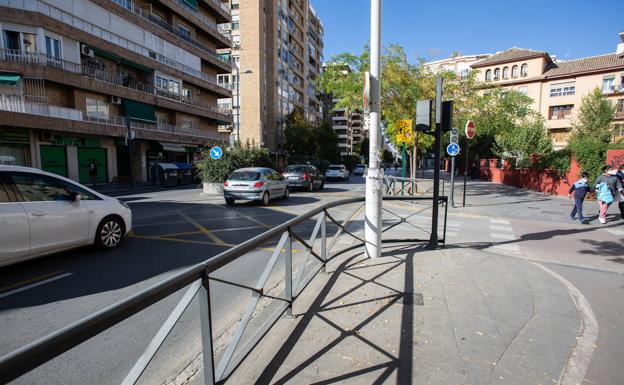 Huye tras chocar con otro coche a 60 km/h por el Camino de Ronda de Granada y se escuda en el toque de queda
