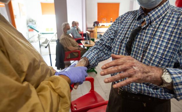Ocho de cada diez residencias de mayores de Granada están libres de coronavirus