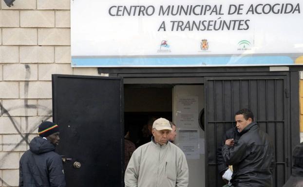 Sólo cuatro de los 13 albergues abren en la fecha indicada por el Foro de Inmigración