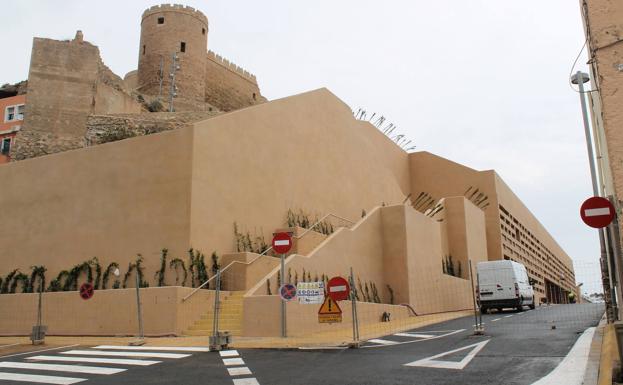 La Audiencia Provincial absuelve a dos funcionarios de Almería capital por la tramitación del Mesón Gitano