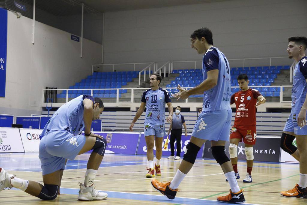 Unicaja Almería e Ibiza lo remotan por donde lo dejaron