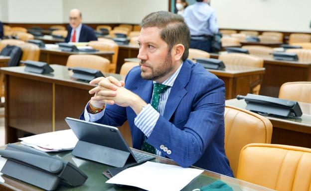 El diputado de Vox por Almería Carlos Fernández deja el escaño tras una denuncia