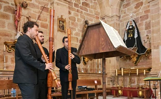 La iglesia de Villanueva de la Reina acoge una misa polifónica