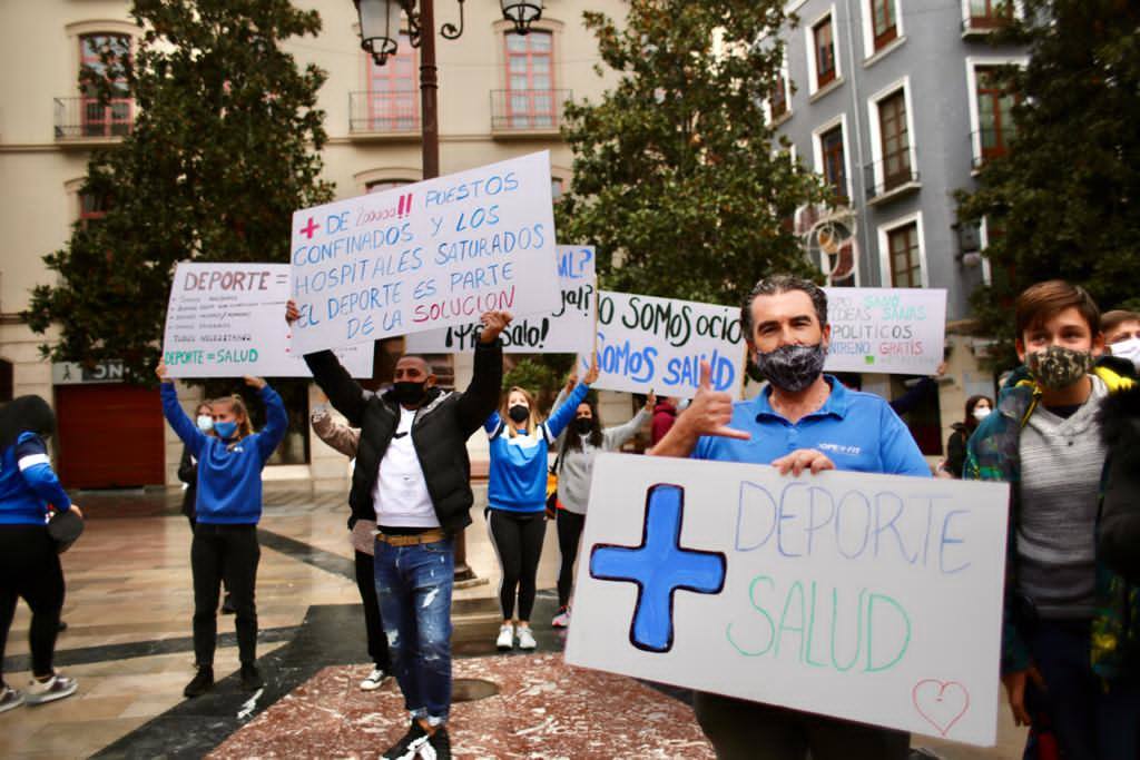 Los gimnasios de Granada se reivindican en la calle