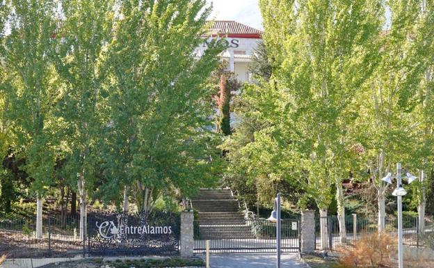 Salud medicalizará la residencia Entre Álamos tras originarse un brote con más de un centenar de contagios