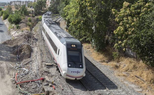 El tramo Granada-Almería se queda en el vagón de cola del Corredor Mediterráneo