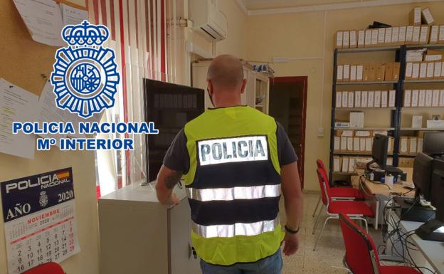Detenidos dos granadinos por estafar más de 24.000 euros a una empresa de Jaén