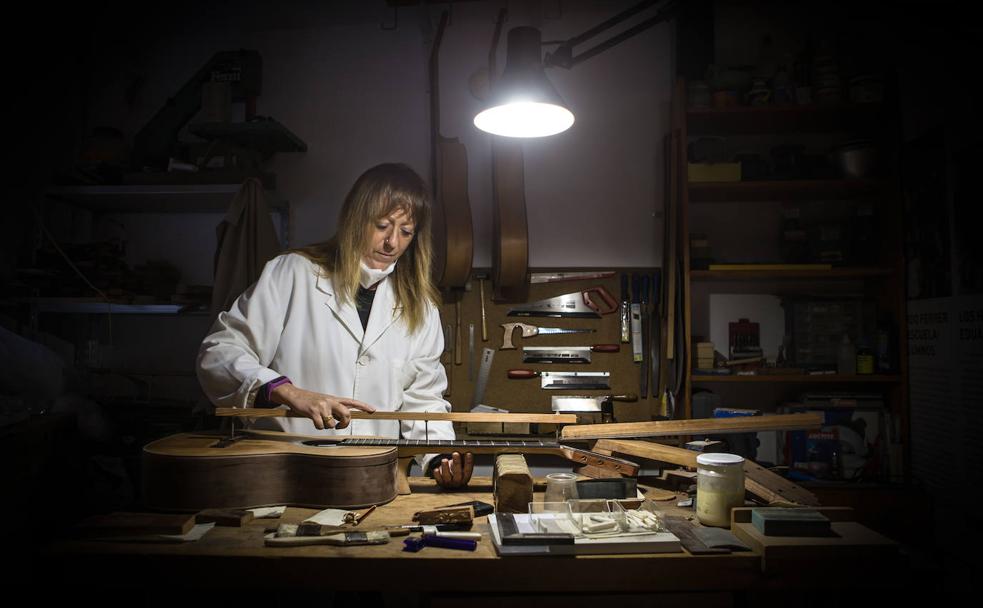 Los granadinos que construyen guitarras desde hace 145 años