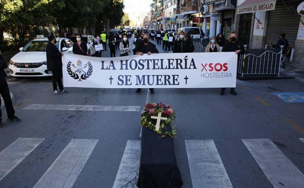 Los hosteleros de La Zubia mantienen el pulso de las protestas en la calle