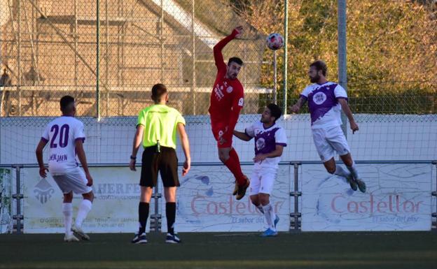 El CD Torreperogil se hace con el liderato ante un Real Jaén esperpéntico y colista