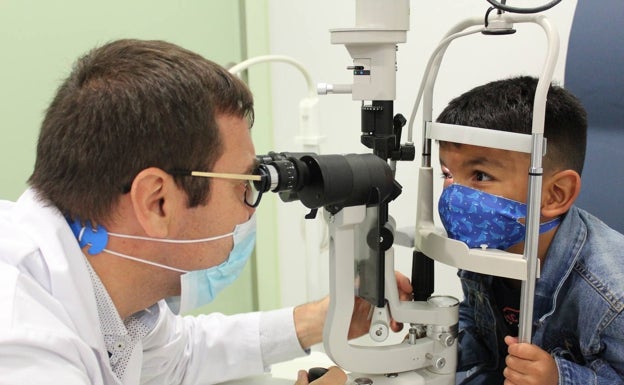 Un niño supera un cáncer de retina gracias a un virus modificado genéticamente