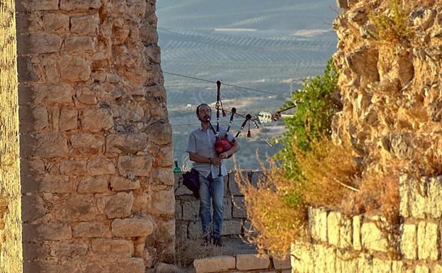 La Covid también afecta al 'Gaitero del Castillo'