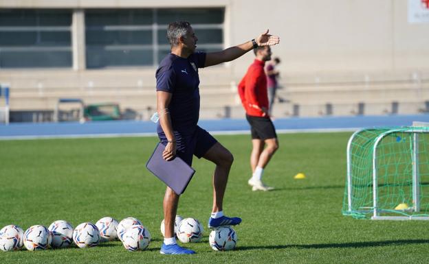 José Gomes avisa del difícil partido que le espera al Almería en Oviedo